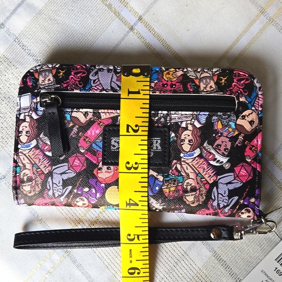 NWT Stranger Things Chibi Characters Tech Wallet - Picture 10 of 10